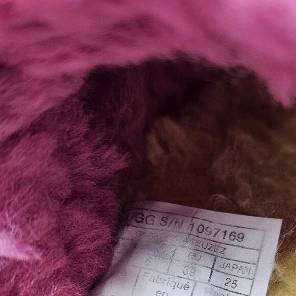 UGG Fluff Yeah Slide 39 Slipper Shearling Rainbow Comfort Warm Pink Striped - Picture 3 of 5